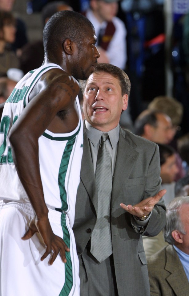 31 Mar 2001:  Head coach Tom Izzo of Michigan State talks with his player Jason Richardson #23 during the semifinal of the Men's NCAA Basketball Final Four tournament against Arizona at the Metrodome in Minneapolis, Minnesota.  DIGITAL IMAGE. Mandatory Credit: Brian Bahr/ALLSPORT
